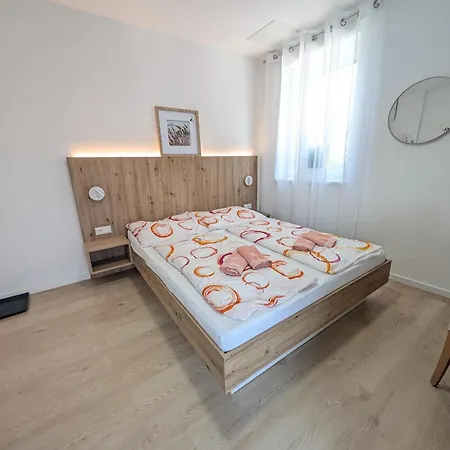 6 - Sonniges Mit Grossem Balkon, Parkplatz & Seezugang *