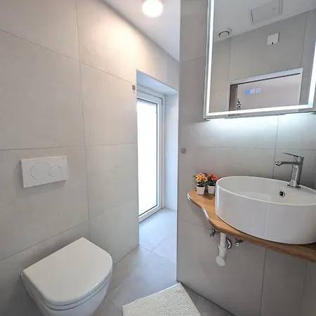 6 - Sonniges Mit Grossem Balkon, Parkplatz & Seezugang Apartman Sielach