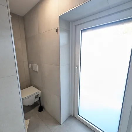 6 - Sonniges Mit Grossem Balkon, Parkplatz & Seezugang Apartman *